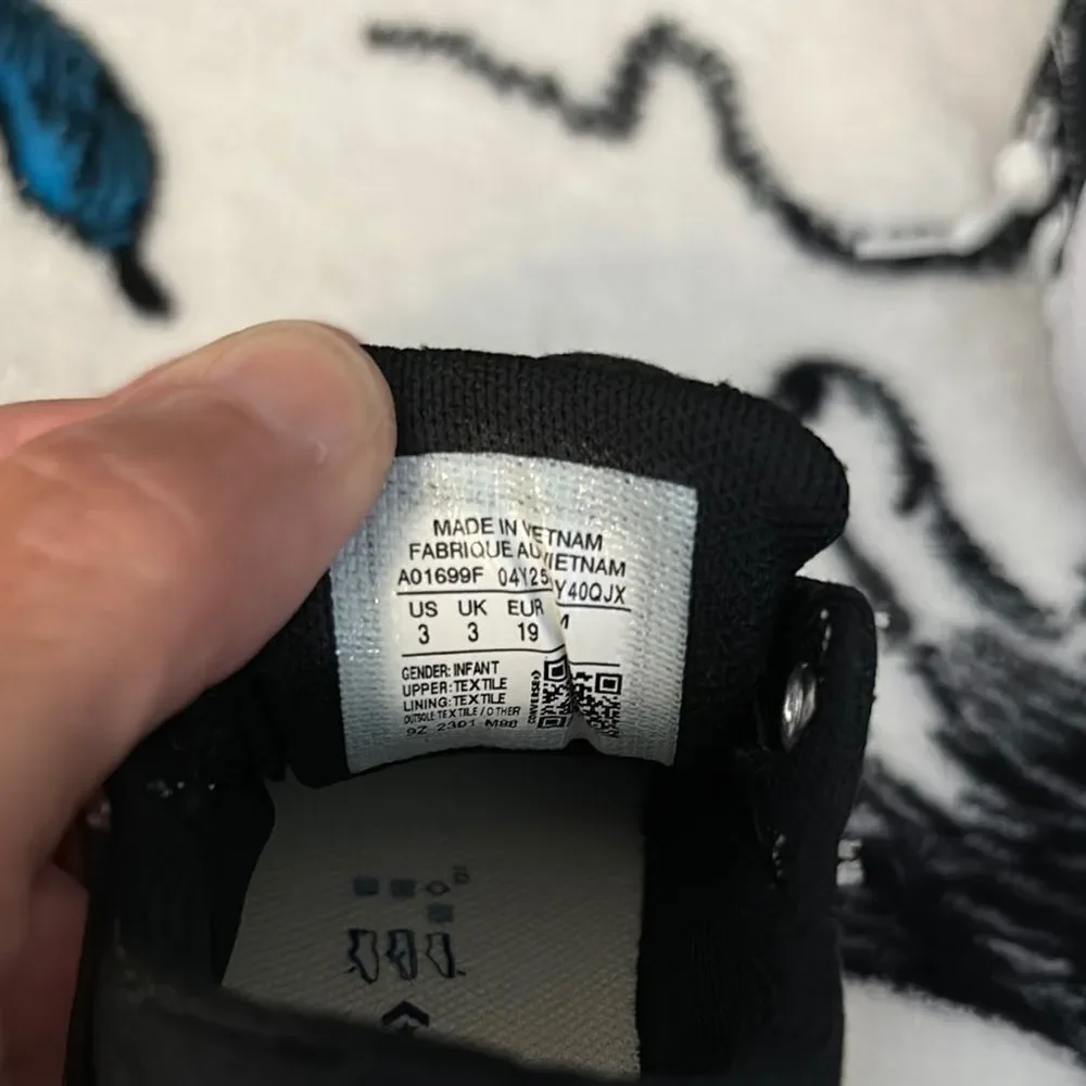 NWOT Converse Black and White Chuck Taylor Sneakers Classic Canvas Design Size 3